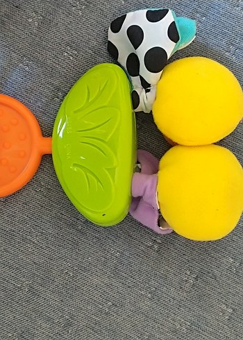 Fisher-Price Renkli Diş Kaşıyıcı ve Çıngırak - Görsel 2