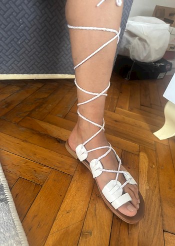 Beyaz Deri Bağcıklı Blok Topuklu Sandalet - Görsel 2