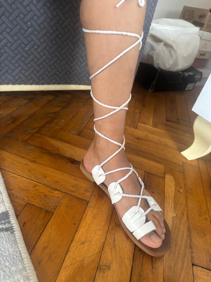Beyaz Deri Bağcıklı Blok Topuklu Sandalet - Görsel 2