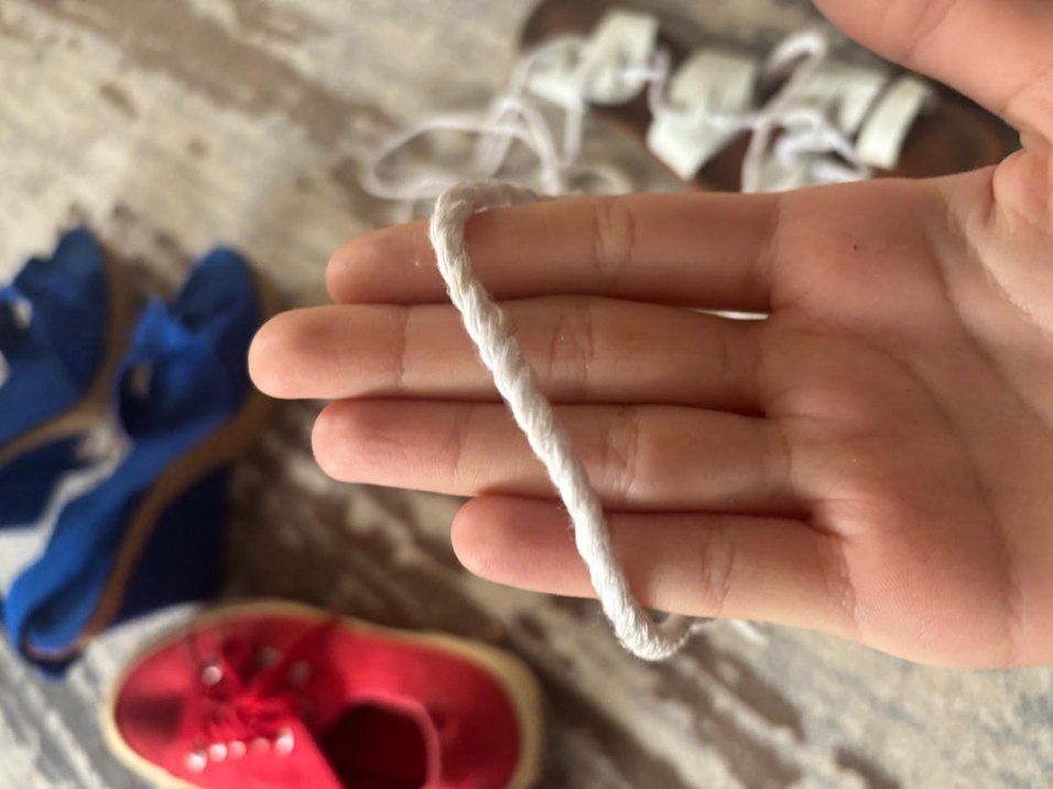 Beyaz Deri Bağcıklı Blok Topuklu Sandalet - Görsel 4