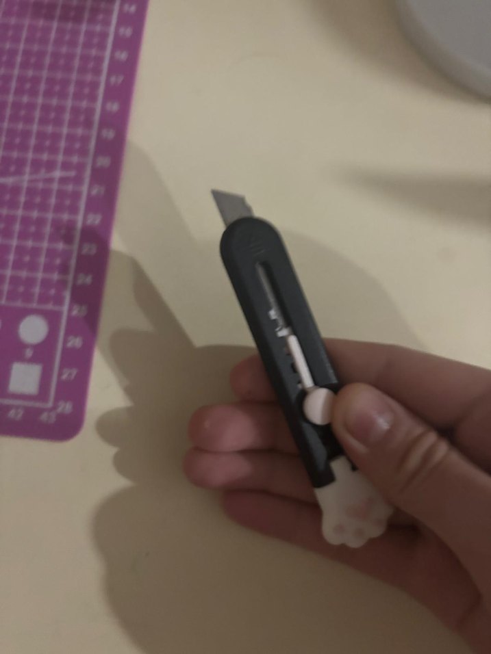 Beyaz Kedi Pençesi Tasarımlı maket bıçağı - Görsel 3