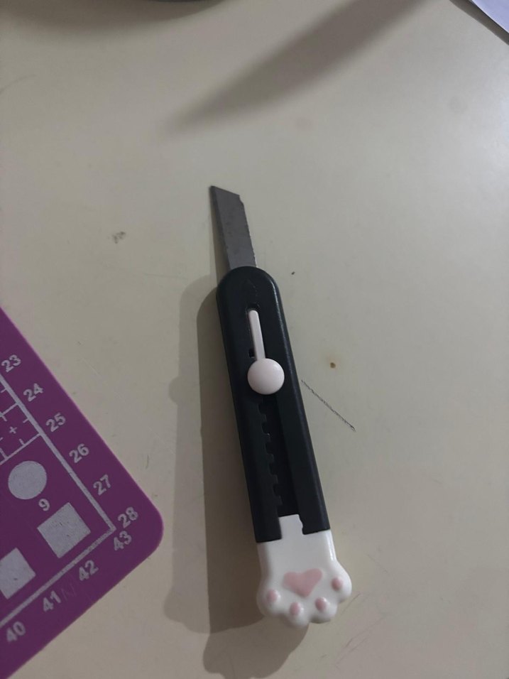 Beyaz Kedi Pençesi Tasarımlı maket bıçağı - Görsel 2