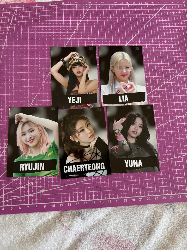 Beş adet İtzy k-pop collectibles kart - Görsel 4