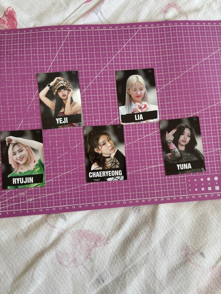Beş adet İtzy k-pop collectibles kart - Görsel 2