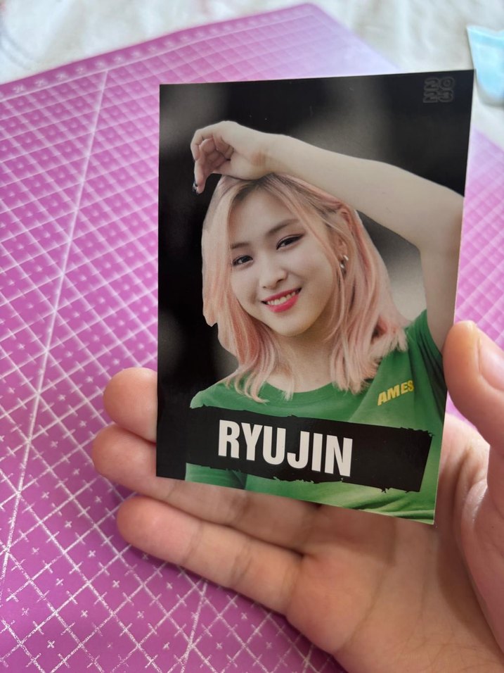 Beş adet İtzy k-pop collectibles kart - Görsel 5