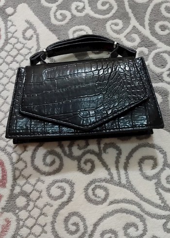 Siyah Deri Yılan Desenli Tokalı Kadın Çanta
