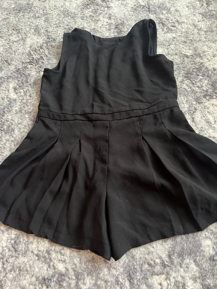 Düğmeli Siyah çocuk şortlu elbise - Görsel 2