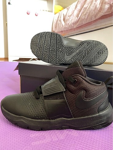 Nike Hustle Sneakers