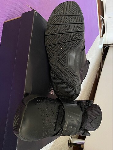 Nike Nike Hustle Sneakers