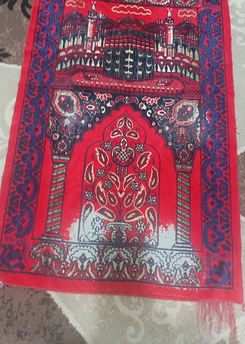 Renkli Desenli Kırmızı Halı - Görsel 2