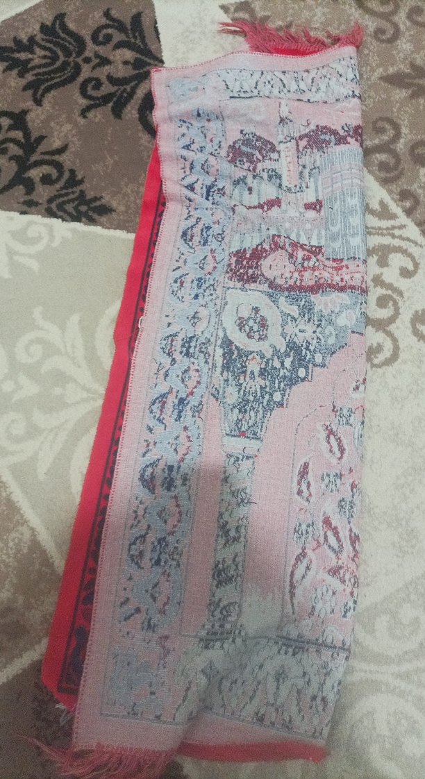 Renkli Desenli Kırmızı Halı - Görsel 4