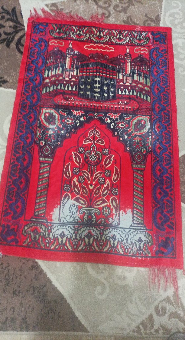 Renkli Desenli Kırmızı Halı - Görsel 2