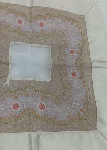 İşlemeli Bej Masa Örtüsü - Görsel 2