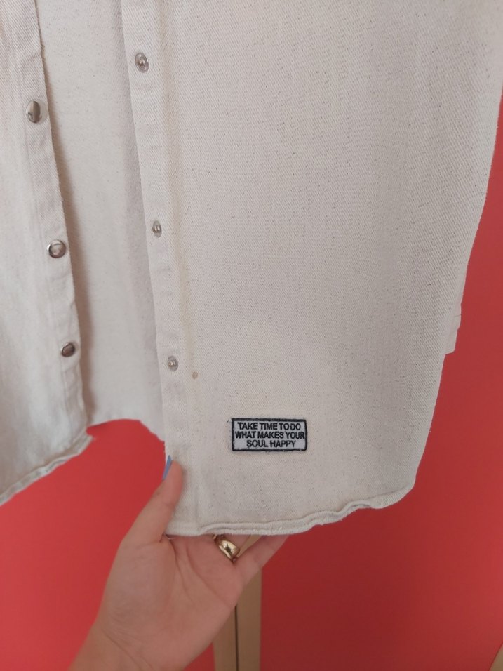 Kalın kumaş, yakalı, uzun kollu keten gömlek. - Görsel 5