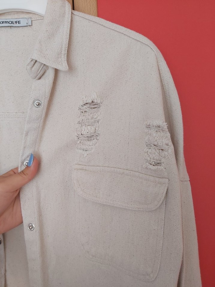 Kalın kumaş, yakalı, uzun kollu keten gömlek. - Görsel 4