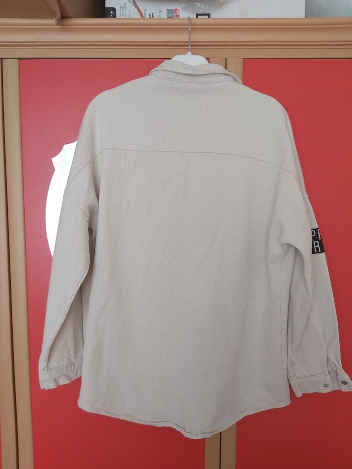 Kalın kumaş, yakalı, uzun kollu keten gömlek. - Görsel 2