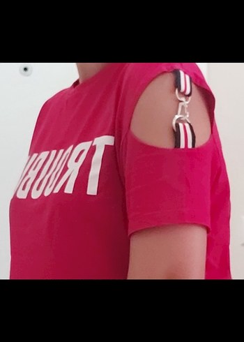 Kısa Kollu, Baskılı, Tokalı Kırmızı Kadın Tişört - Görsel 5