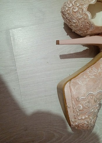 37 Beden Pudra Pembe Dantel İşlemeli Dolgu Topuklu Kadın Ayakkabı
