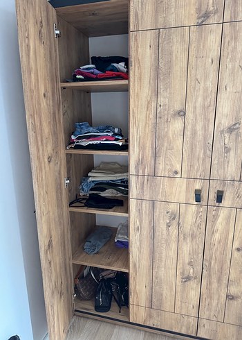 Ahşap görünümlü giyinme dolabı - Görsel 2