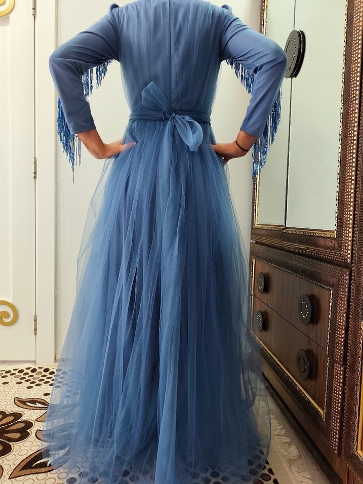 Mavi Drapeli Uzun Kollu İşlemeli Abiye - Görsel 5