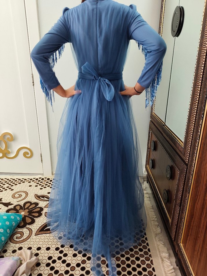 Mavi Drapeli Uzun Kollu İşlemeli Abiye - Görsel 4