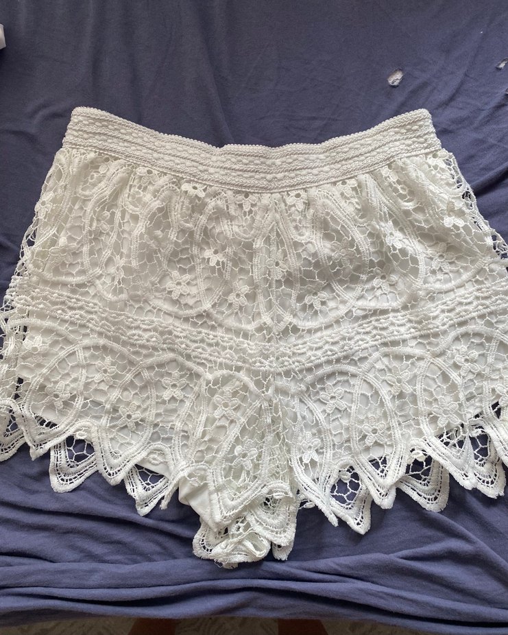Dantel İşlemeli Beyaz Mini Şort - Görsel 3