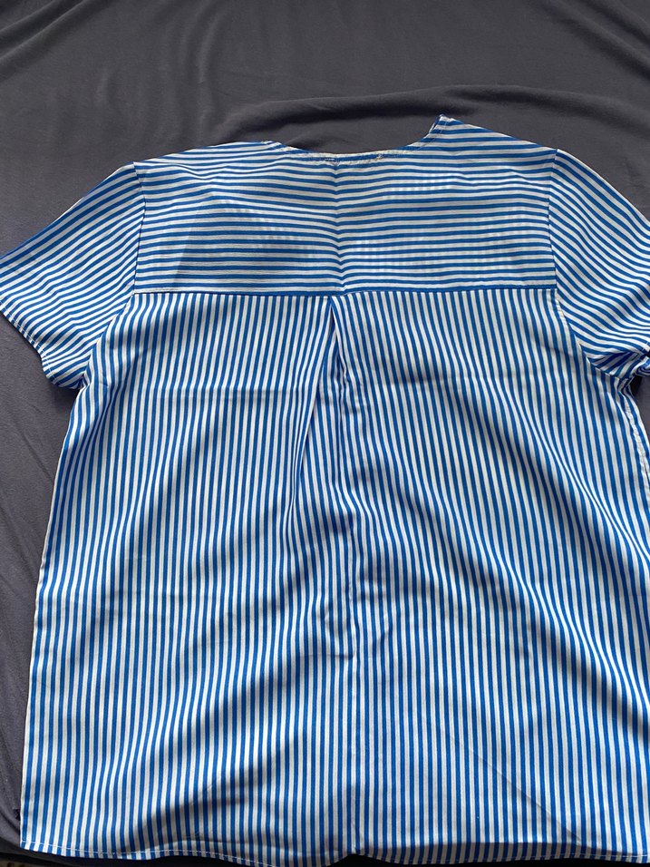 Mavi Çizgili V Yaka Düğmeli Kadın Gömlek - Görsel 3