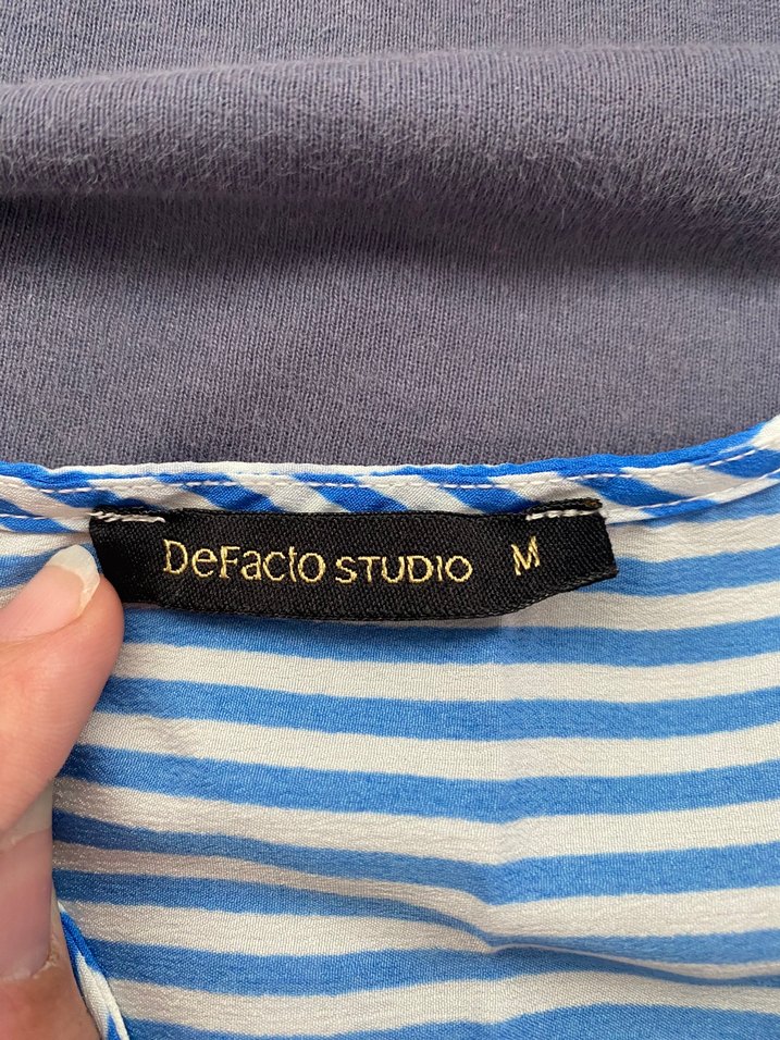 Mavi Çizgili V Yaka Düğmeli Kadın Gömlek - Görsel 2