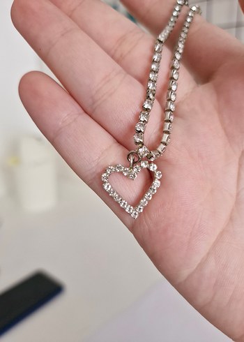 Parlak Zincir Detaylı Kalp Kolye - Görsel 5