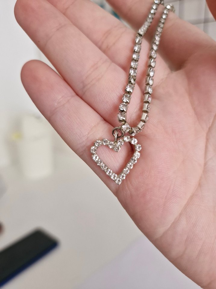 Parlak Zincir Detaylı Kalp Kolye - Görsel 5