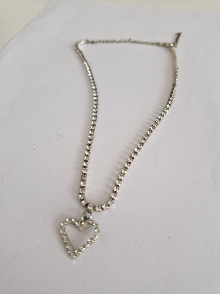 Parlak Zincir Detaylı Kalp Kolye - Görsel 3