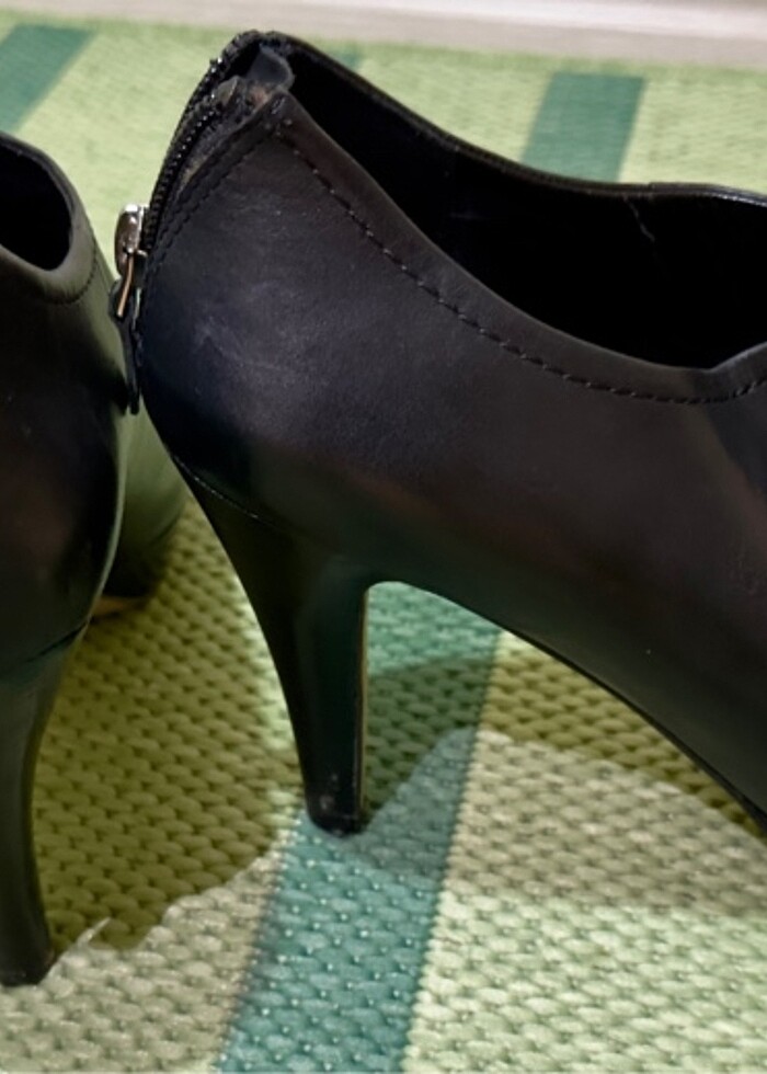 Siyah topuklu yarım boğaz ayakkabı - Görsel 2