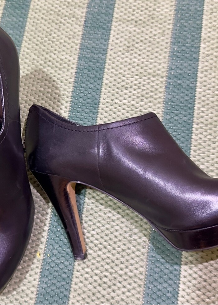 Siyah topuklu yarım boğaz ayakkabı - Görsel 3