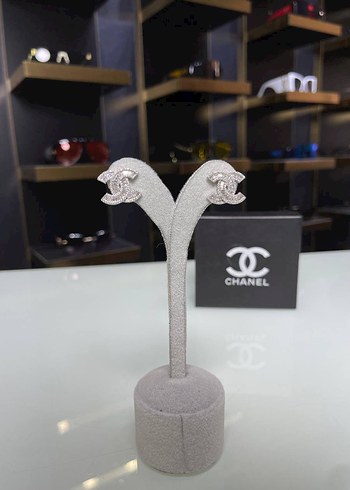 Chanel Mini Beyaz Payetli Küpe
