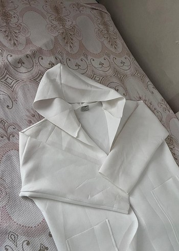 Uzun Beyaz Kapüşonlu Kadın yağmurluk - Görsel 3