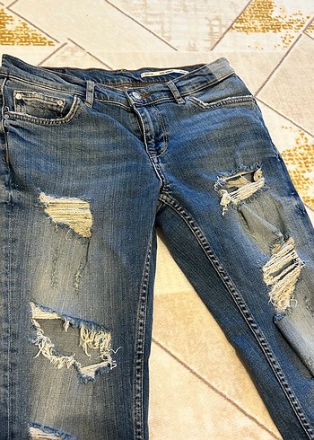 36 Beden Kadın Parlak Mavi Yırtık Denim Jean