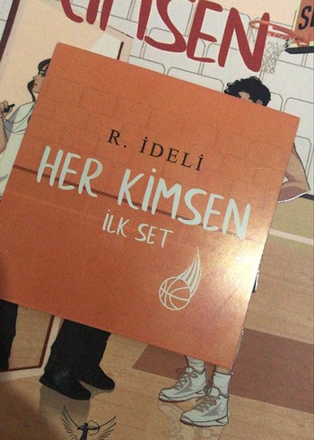 HER KIMSEN 5. Baskı Beyaz Kapak - Görsel 3