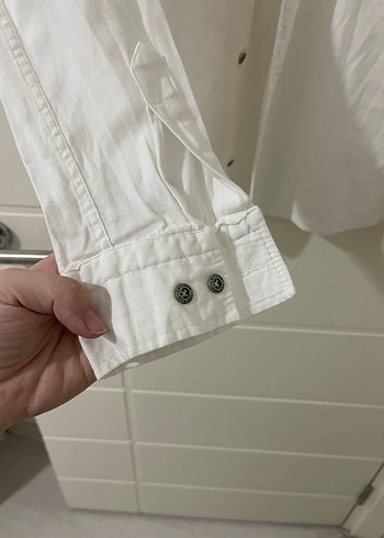 Düğmeli Beyaz Uzun Kollu Keten Gömlek - Görsel 3