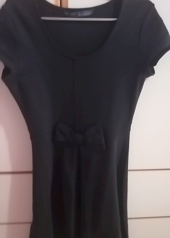 Zara marka, siyah renk, V Yaka Kısa Kollu elbide