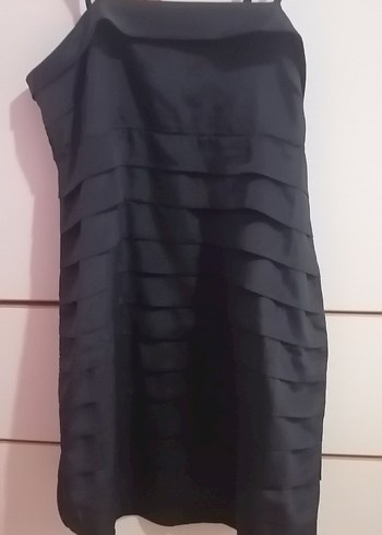 Siyah Askılı Pilili Elbise