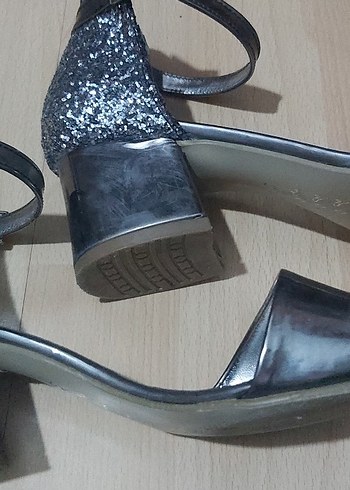 35 numara Gri ,parlak renk,Tokalı Ayakkabı - Görsel 2