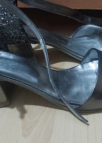 35 numara Gri ,parlak renk,Tokalı Ayakkabı - Görsel 4