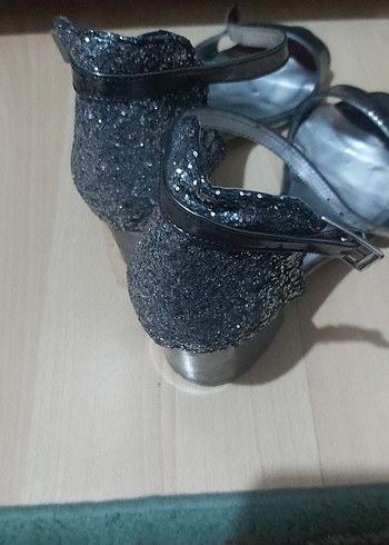 35 numara Gri ,parlak renk,Tokalı Ayakkabı - Görsel 6