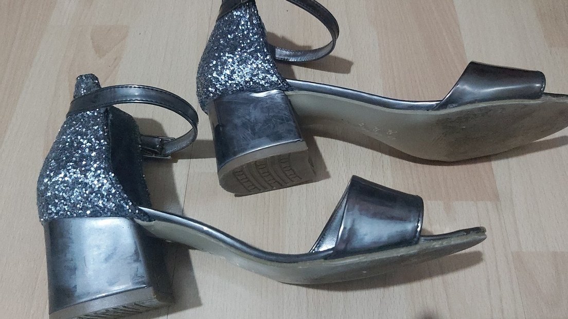 35 numara Gri ,parlak renk,Tokalı Ayakkabı - Görsel 2