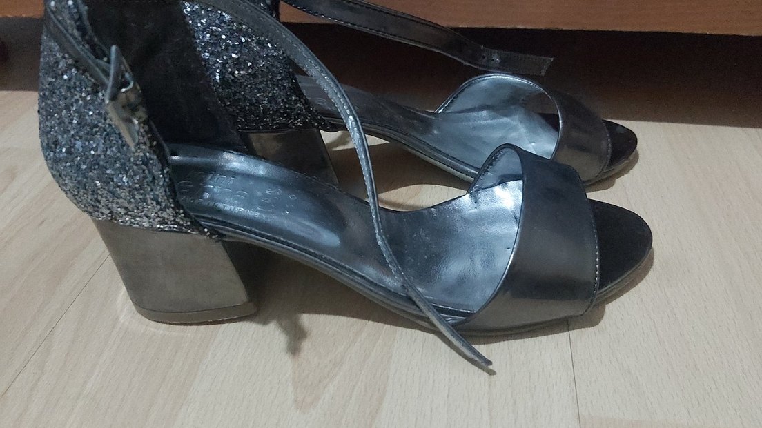 35 numara Gri ,parlak renk,Tokalı Ayakkabı - Görsel 4