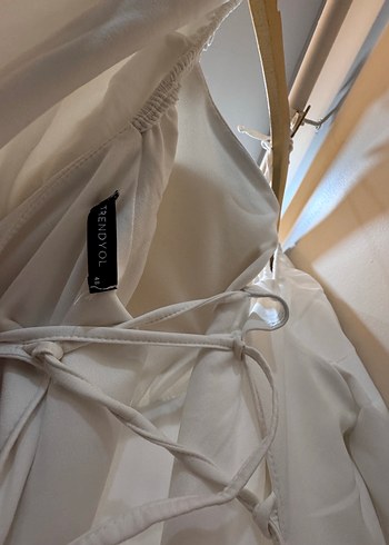 Beyaz V Yaka Midi Elbise - Görsel 4