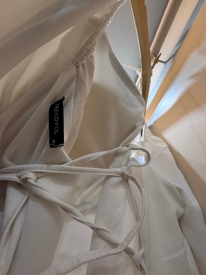 Beyaz V Yaka Midi Elbise - Görsel 4