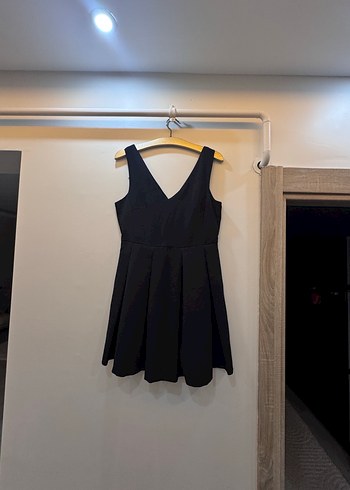 V Yaka Siyah Pilili Mini Elbise - Görsel 3