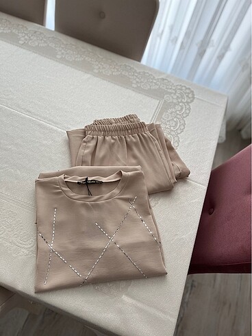 Armine Bej ve zümrüt takım 0