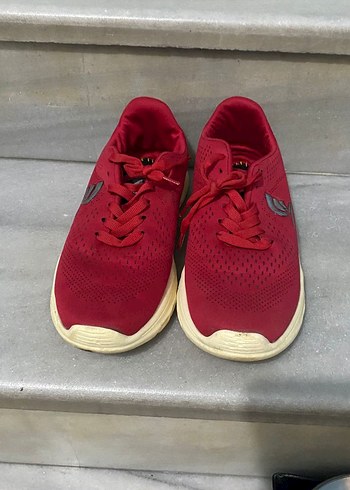 Nike Kırmızı Düz Tabanlı Kadın Spor Ayakkabı